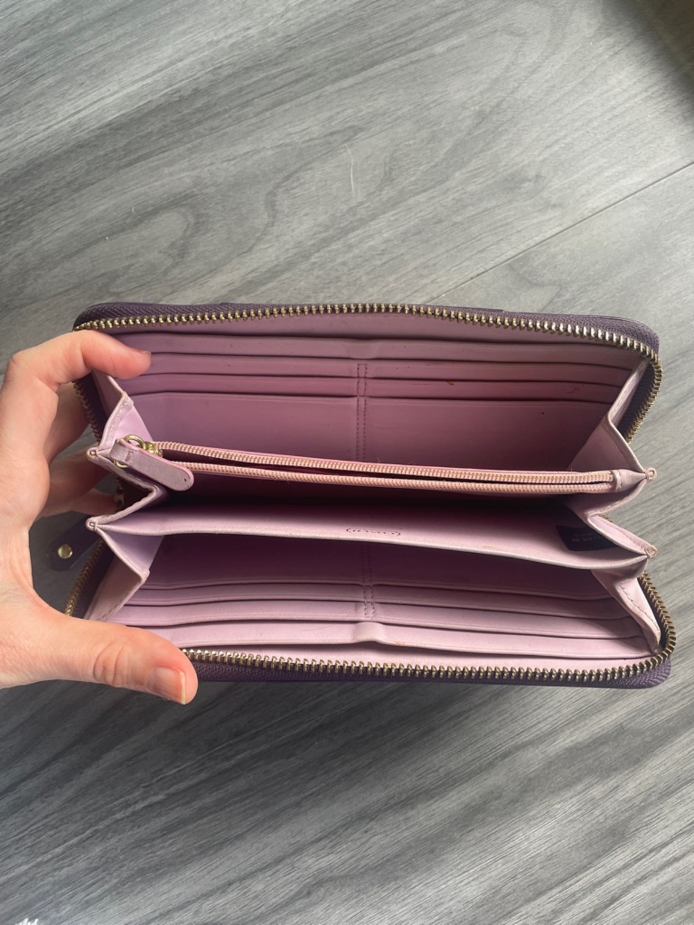 Coach Purple Leather Zip Wallet with Gold Coach Emblem Vintage - Picture 5 of 7